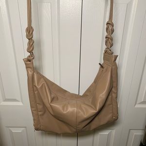 Women’s Zara Large Beige Faux Leather Bag w Zipper and Wallet Compartment Used